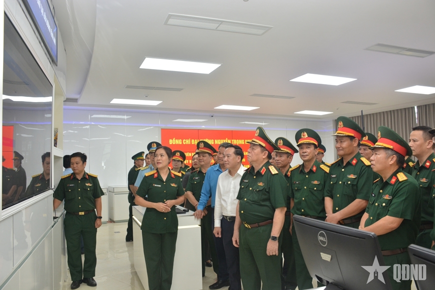 Gallery - 	Đại tướng Nguyễn Trọng Nghĩa thăm, tặng quà tại tỉnh Khánh Hòa